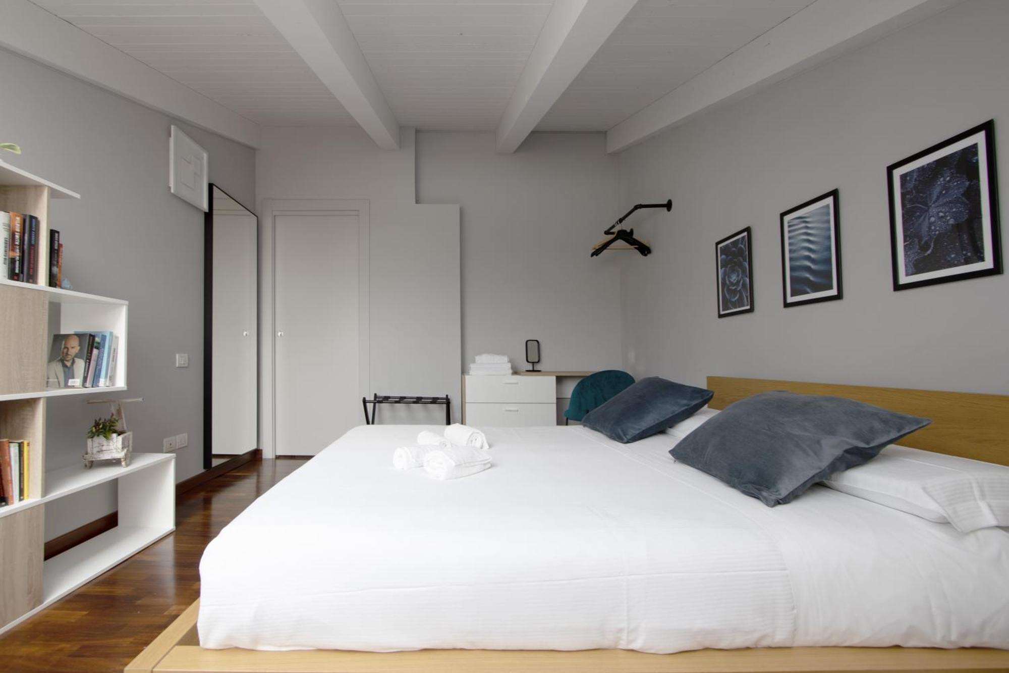 Ferienwohnung Penthouse With Patio & 2 Baths, 10 Min To Duomo Mailand Exterior foto