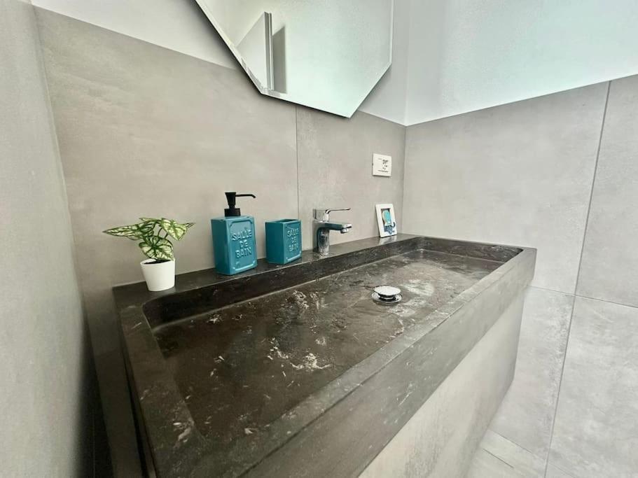 Ferienwohnung Penthouse With Patio & 2 Baths, 10 Min To Duomo Mailand Exterior foto
